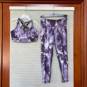 Freely brand Girls, gym or work out,matching bra and spandex leggings size large